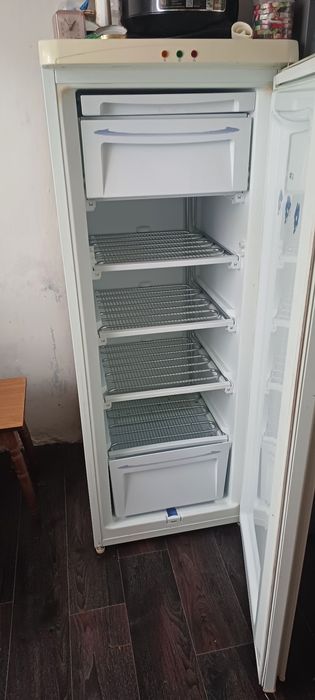 Морозильна камера reinford