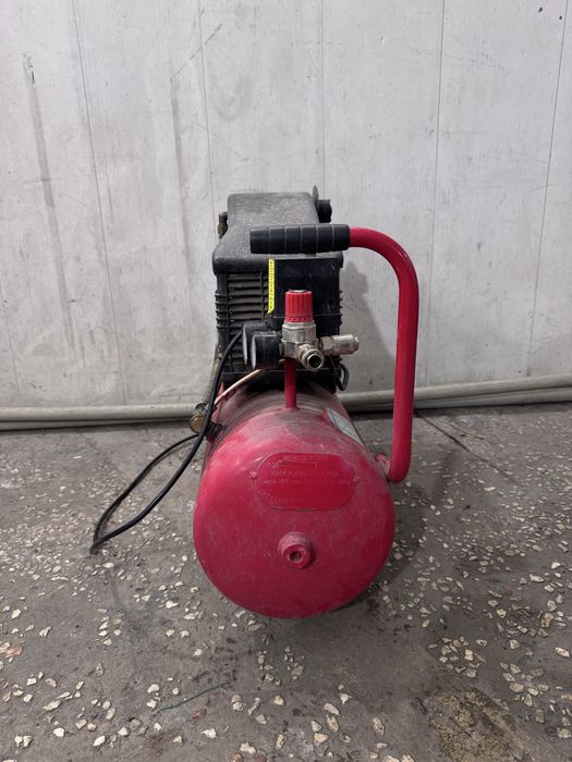 Компрессор Intertool PT-0010 24л. 1,5 кВт 206 л/мин