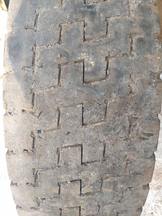 Продам шини 315/70/22,5 б/у. Ціна 1000грн штука. 90