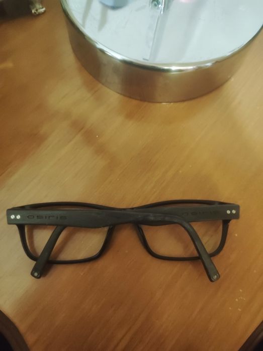 Óculos graduados Osiris – armação em bom estado
