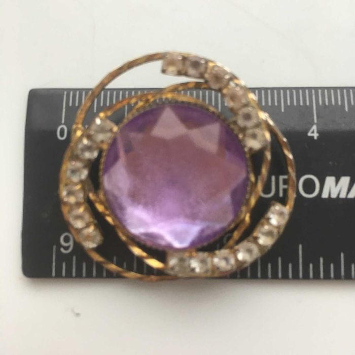 Броши разные: винтаж и современные.