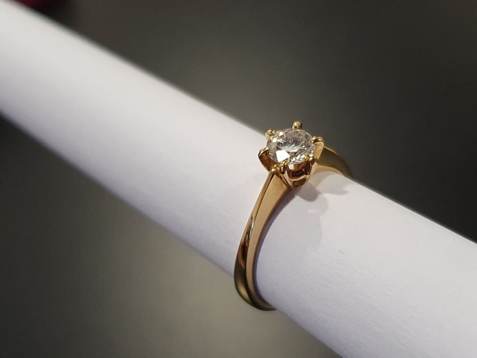 Anel noivado solitário | diamante 0.5 ct e ouro | oportunidade