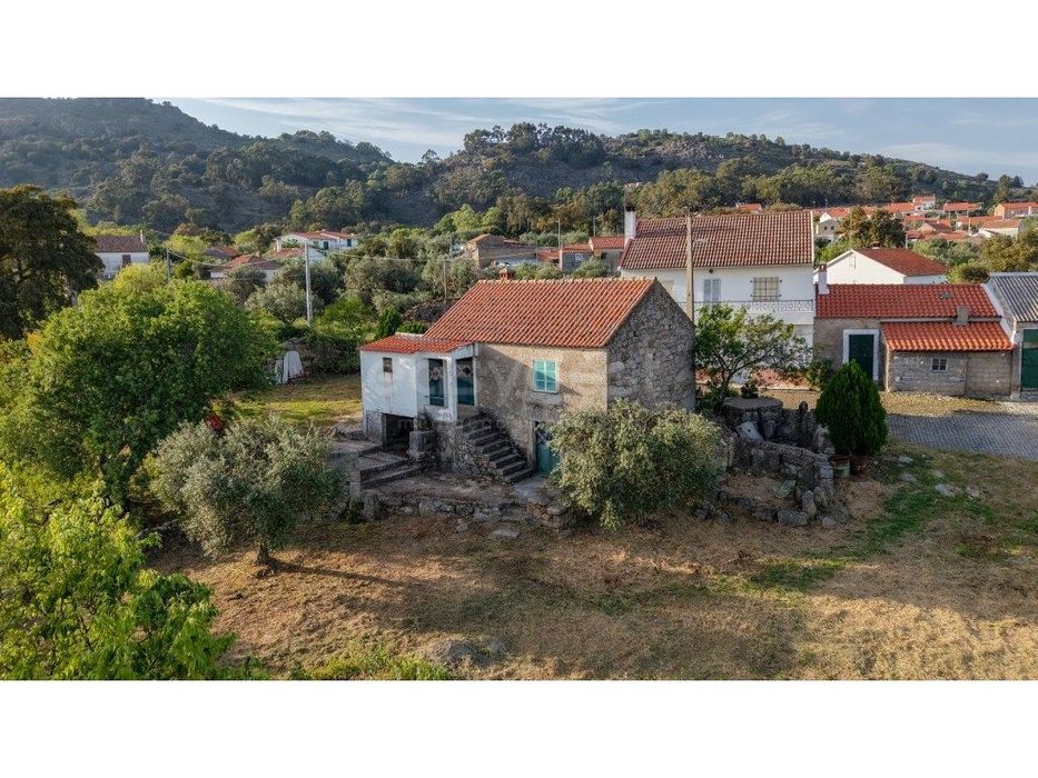 Moradia tradicional com terreno generoso e com vista deslumbrante p...