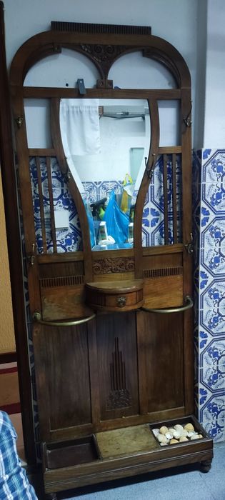 Móvel rústico em ótimo estado