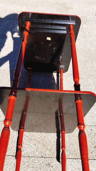 Mesa de dois níveis estilo Bagues vermelha japonesa