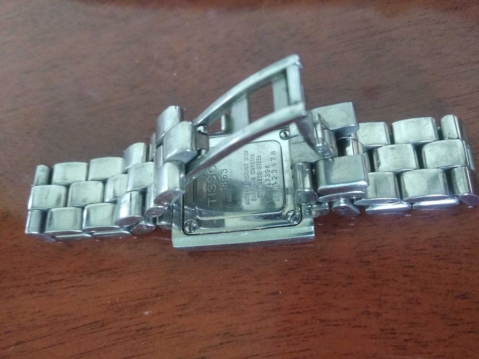 Продам женские швейцарские часы