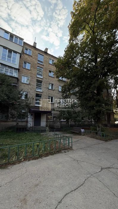 Продаж 2-кімнатної квартири з окремими кімнатами на початку міста