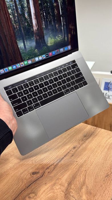 MacBook Pro 15” 2018 Space Gray . Стан: 9/10(Дуже Хороший Стан)