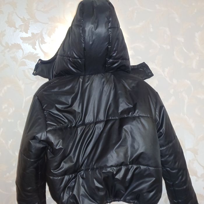 Продам куртку чорну