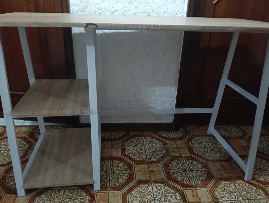 Secretária castanha