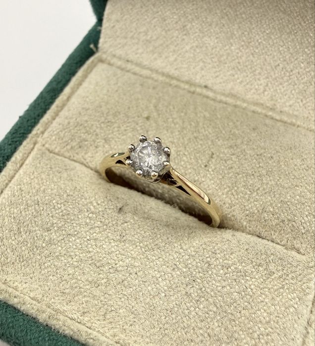 Złoty pierścionek z diamentem 0,27ct