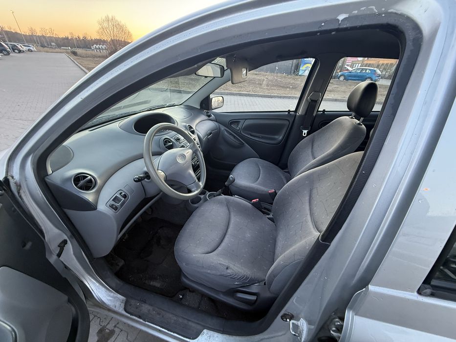 Toyota yaris 1.0 benzyna