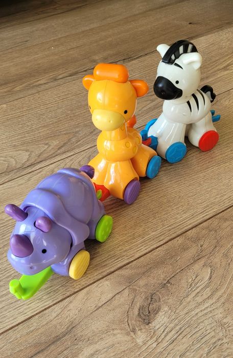 Fisher Price pociąg 3 zwierzątek na kółkach.