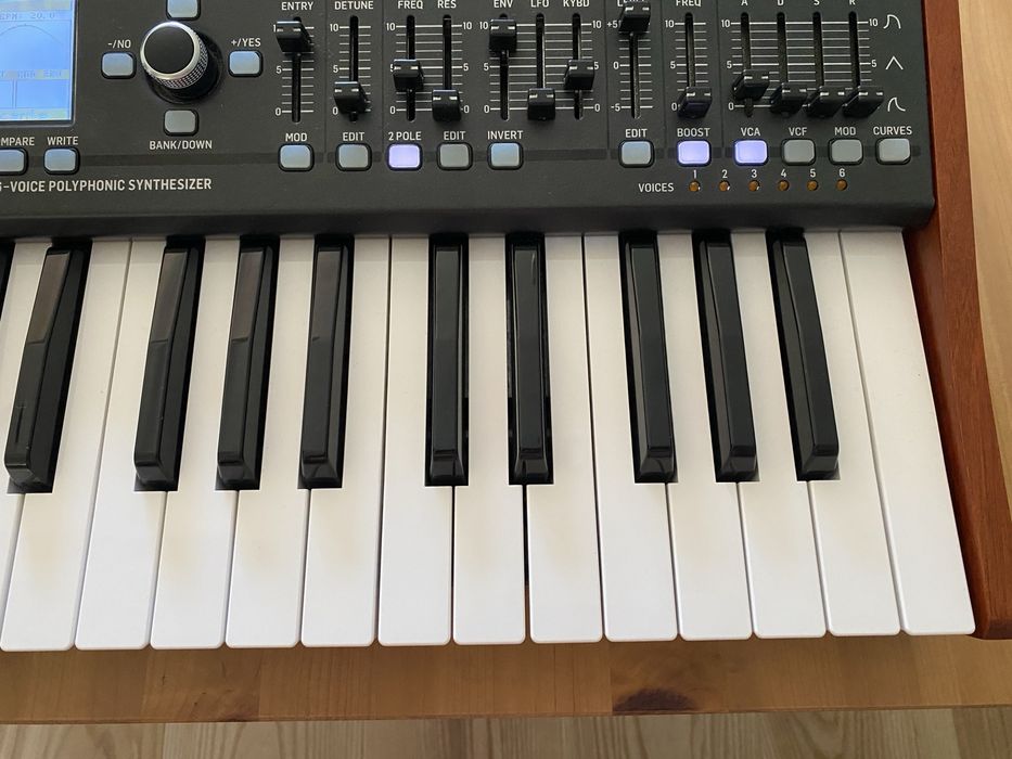 Behringer Deepmind 6