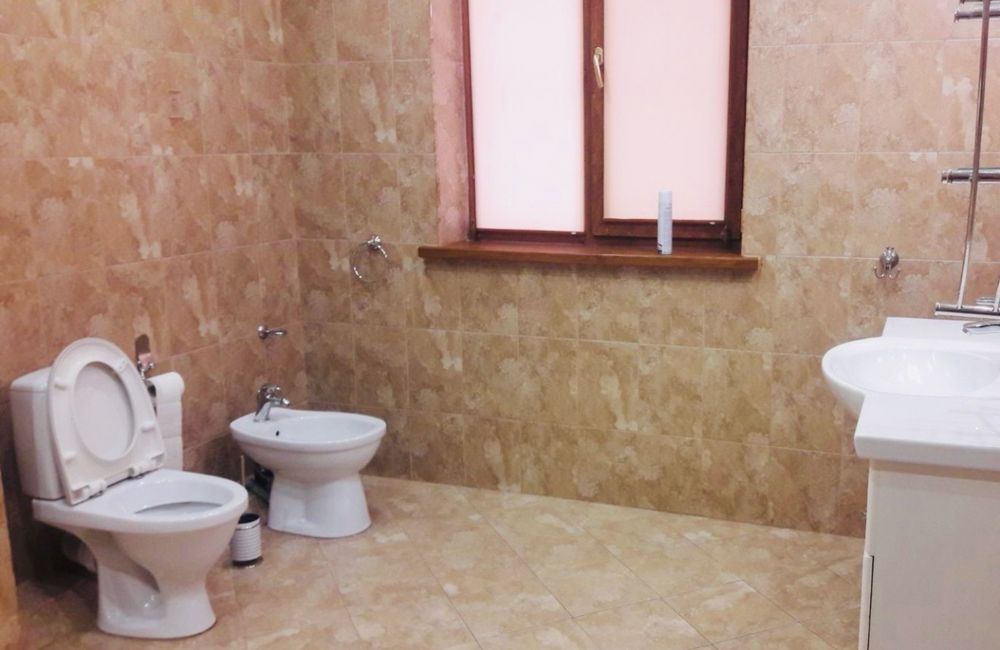 Дом в 602 м-не Салтовки. Новой постройки.180 м2.Старт-152000$. Торг