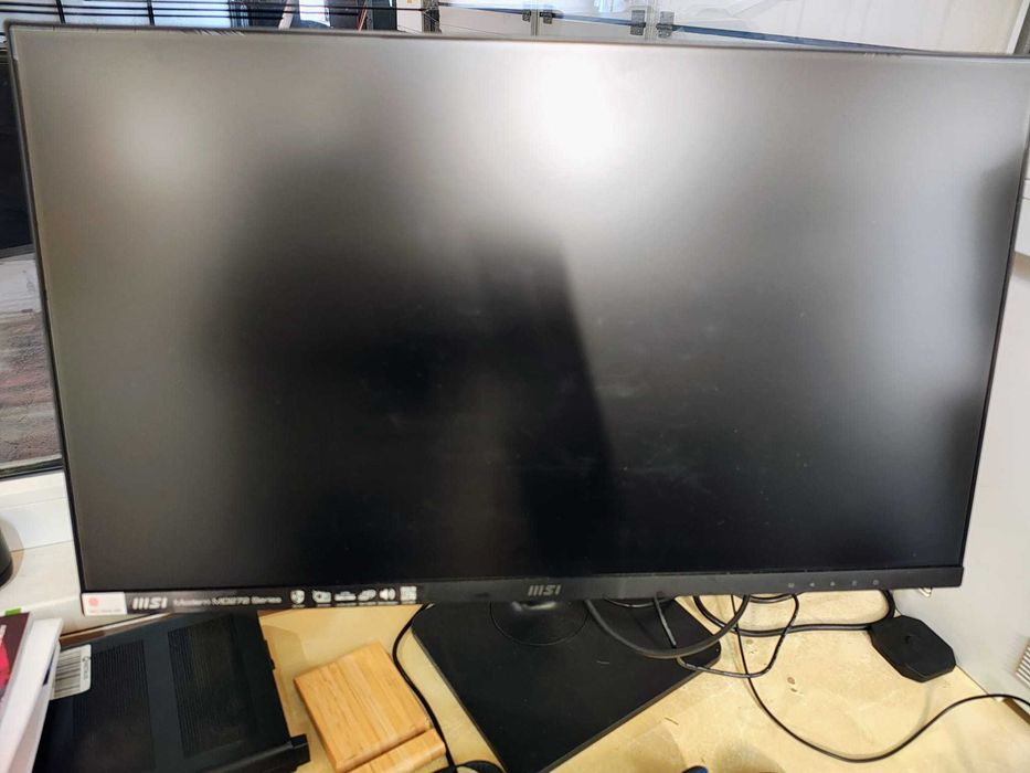 Monitor MSI LCD model MD272 4 szt.
