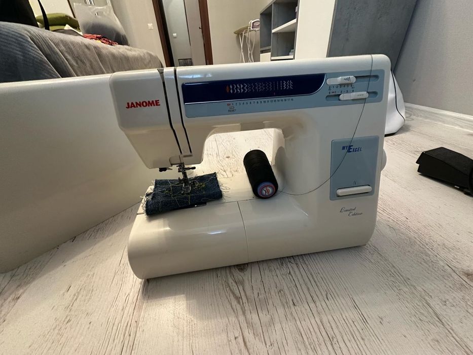 Швейна машинка Janome My Excel