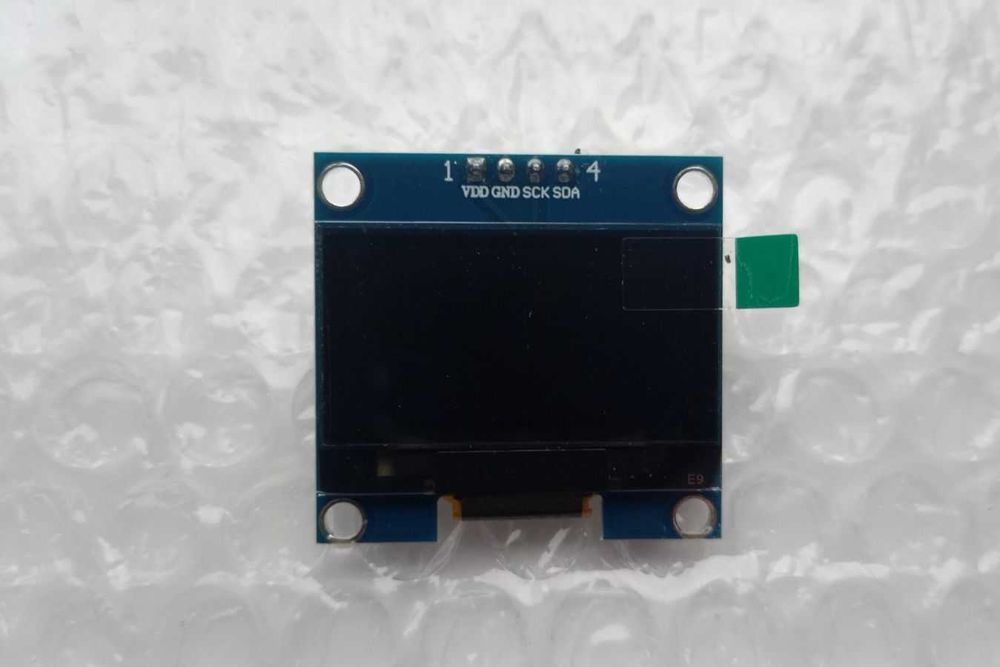 Монохромный 1,3" OLED дисплей 128x64 SH1106 4 pin I2C в пластик. боксе