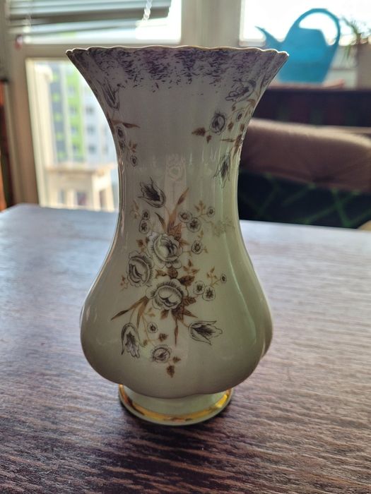 Porcelanowy wazon, świecznik i serwetnik z Chodzieży