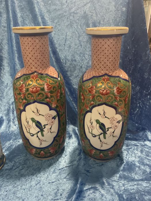 Par de vasos vista alegre Ansham com 31,5 cm pintura manual a ouro .