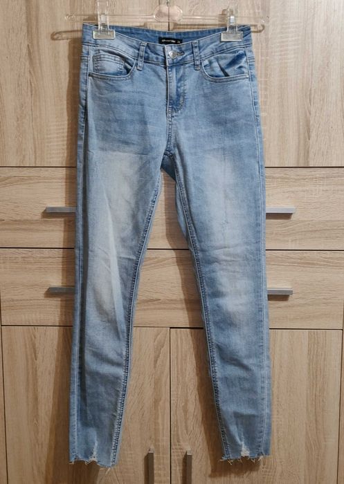 P106 Spodnie jeansowe Diverse r. 34