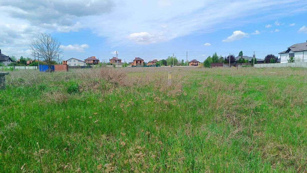 Ділянка з газом та єлектрикою, асфальтована заселена вулиця