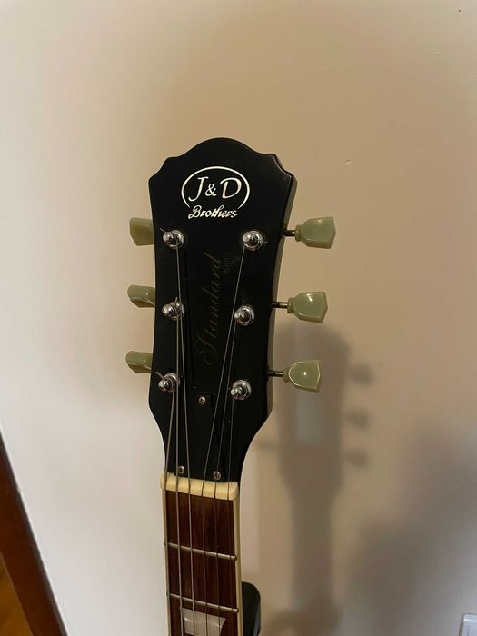 Guitarra elétrica J&D “Les Paul”