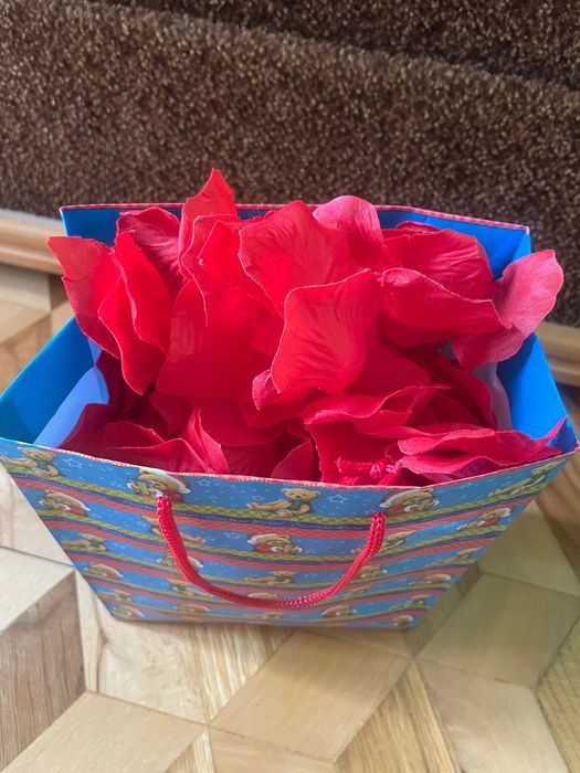 Sztuczne płatki róż