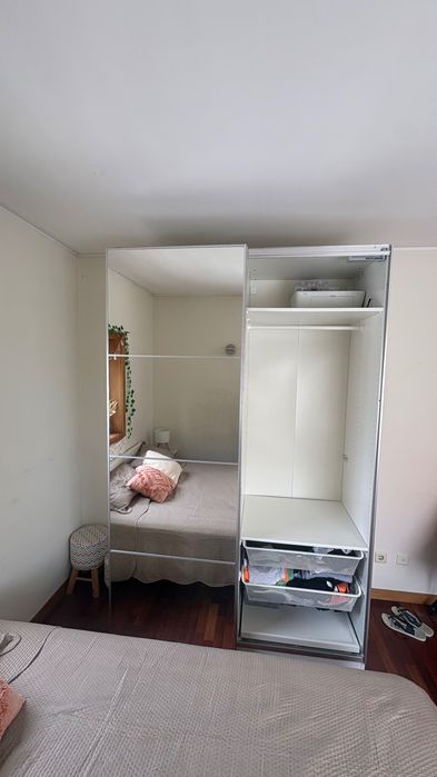 Armário com porta de correr Ikea