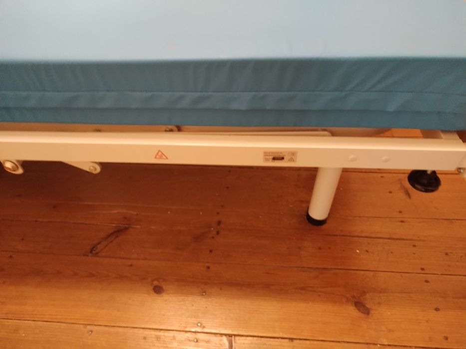 Cama articulada com motor e colchão de 1,90 por 90cm