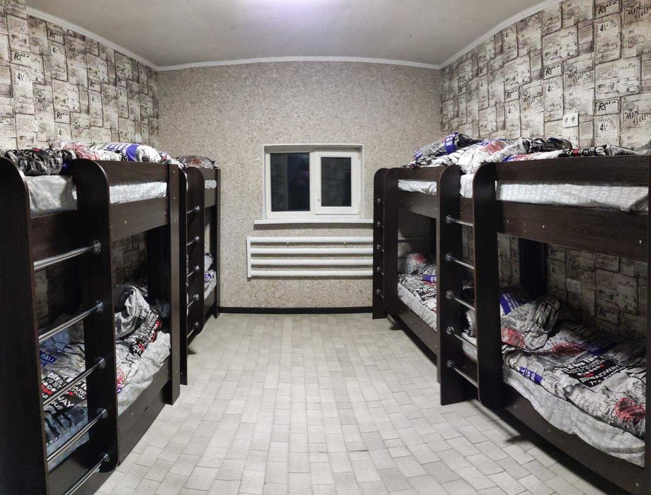 Хостел в Броварах, ліжко-місце в кімнаті по 4-8 місць, окремі капсули