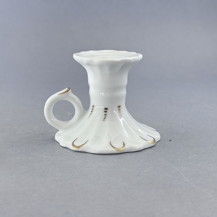 piękny biały złocony świecznik porcelanowy