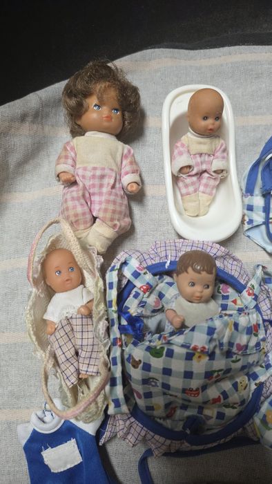Bonecos vintage com acessórios