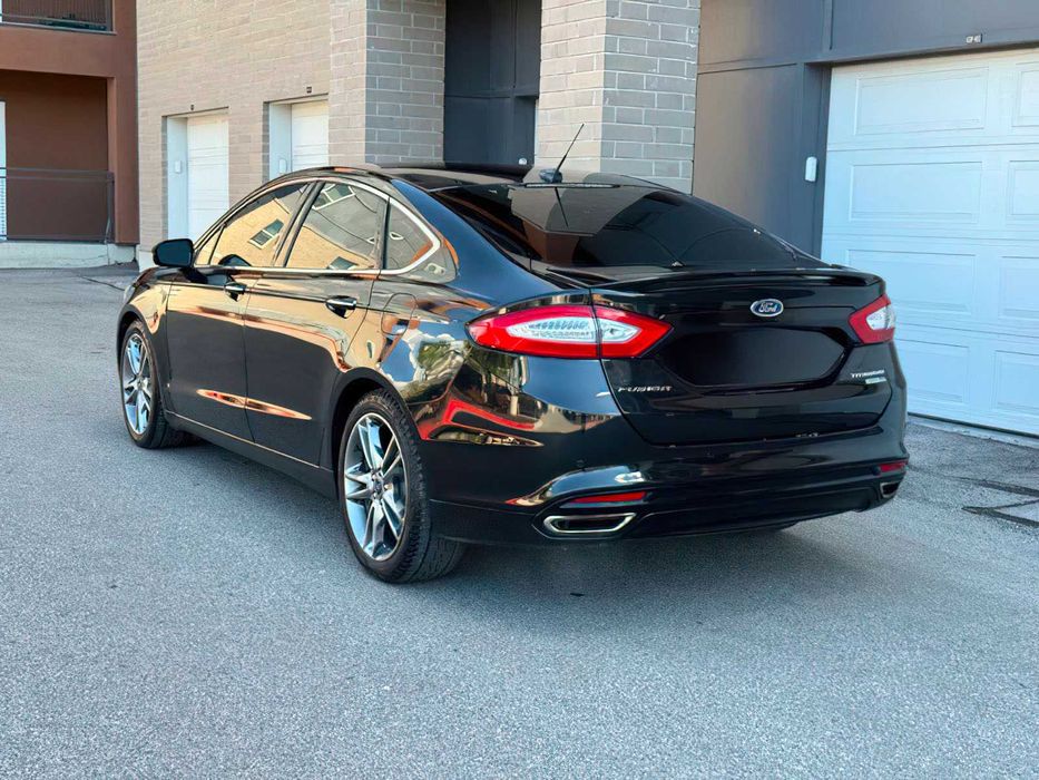 Ford Fusion Titanium      2014