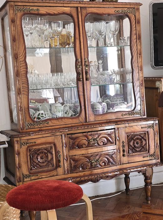 Móveis antigos em bom estado