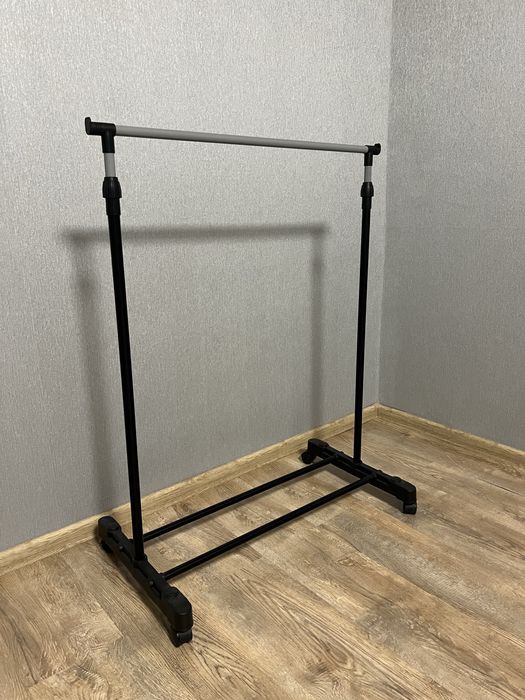 Стійка для одягу