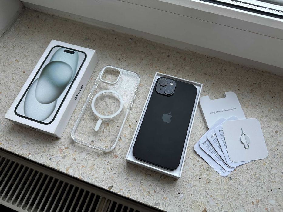 Smartfon Apple iPhone 15 128GB Czarny Komplet
