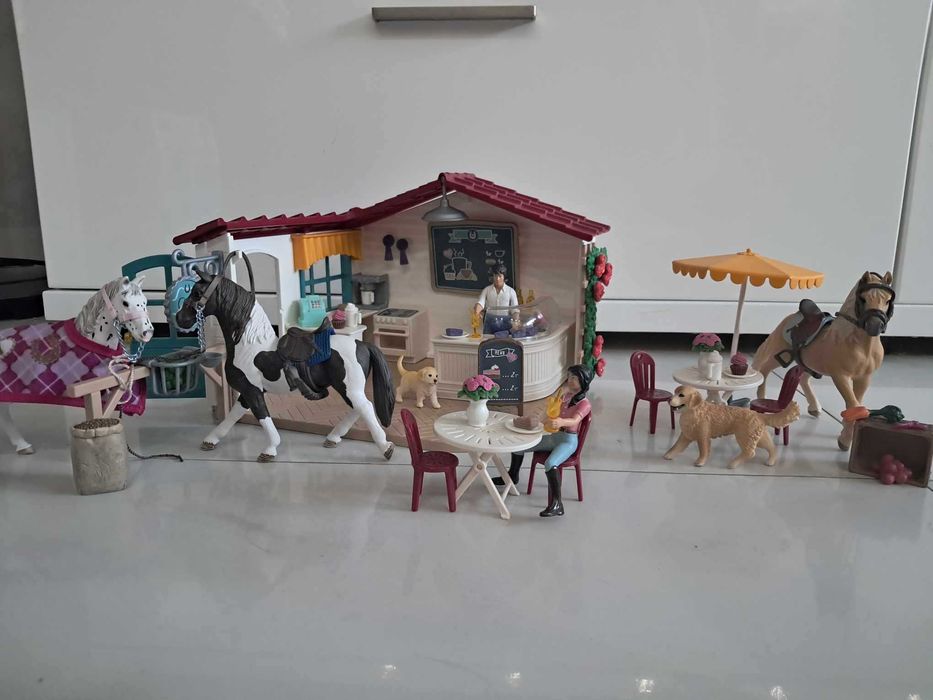 Schleich Kawiarenka dla jezdzcow 42519 i Zestaw Koń Andaluzyjski