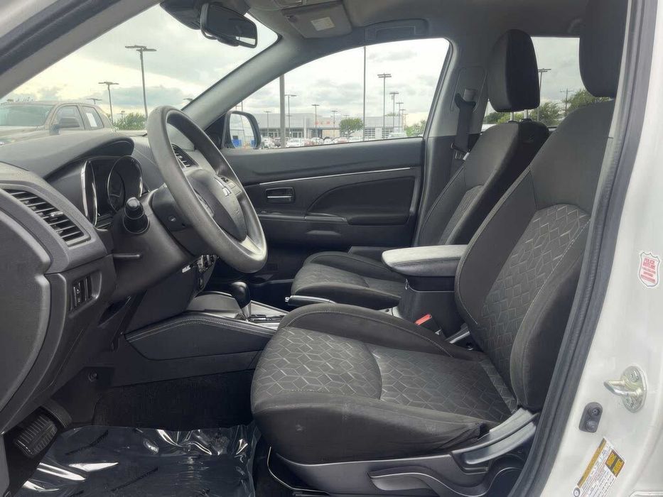 Mitsubishi Outlander      2021