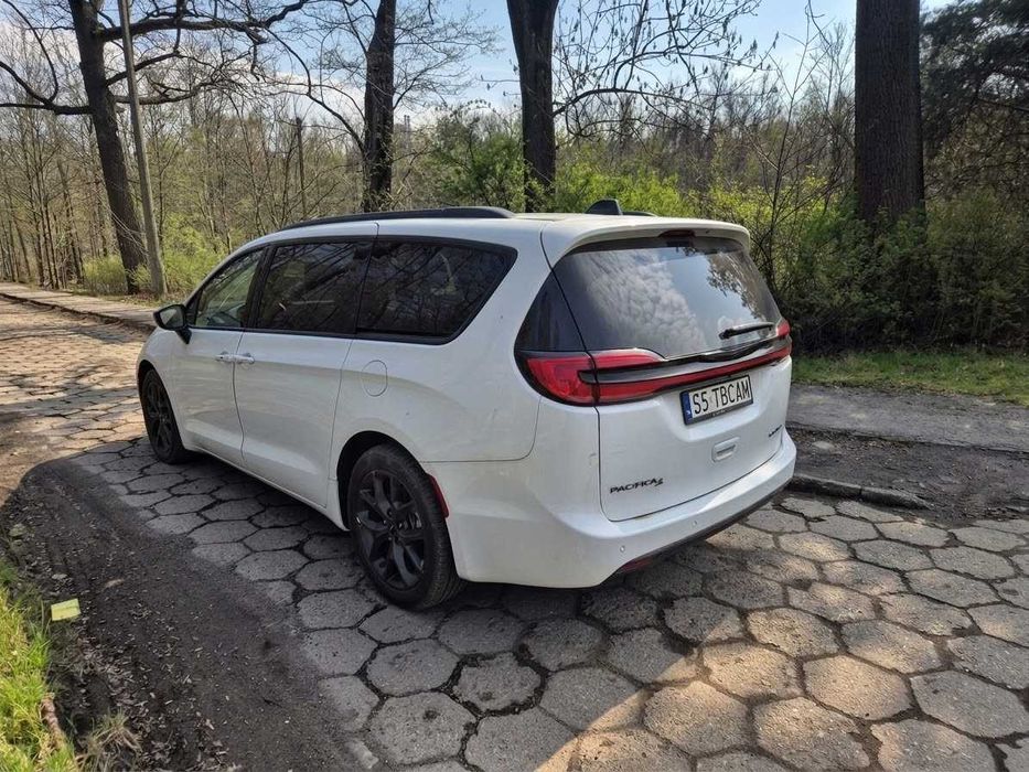 Mini Van Chrysler Pacifica 7-osobowy benzyna/gaz wynajem Śląsk