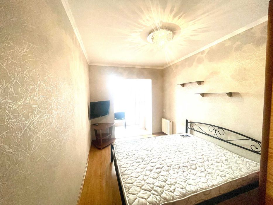 Центр міста! Сучасна 3-х кімн.-студіо. Автономне опалення!