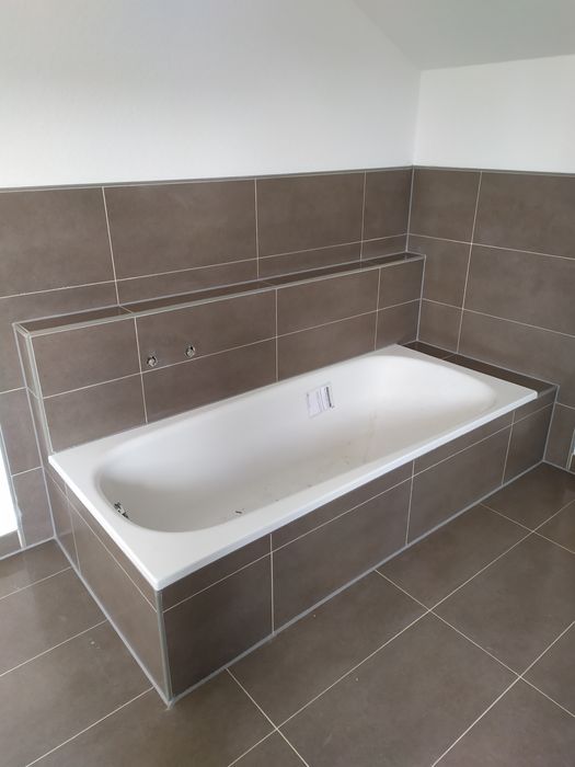 Монтаж напольних покриттів.