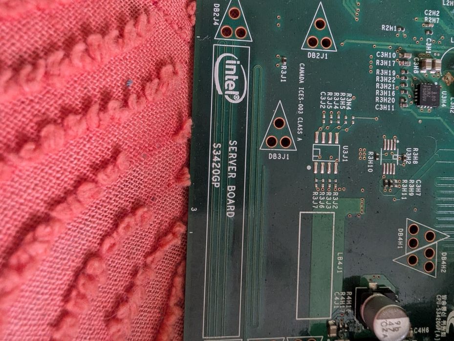 Serwer Xeon X3430 2.4 GHz 8gb S3420GP W-MEM1333E32G