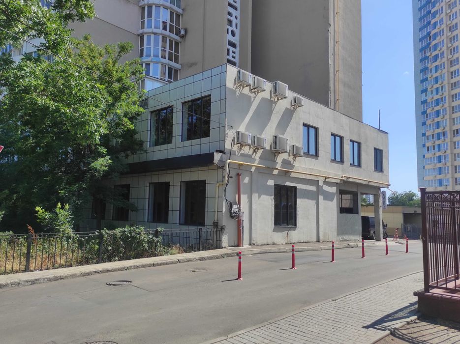 Сдам отдельное фасадное здание, 585 м2, на Литературной. 8 ст Фонтана