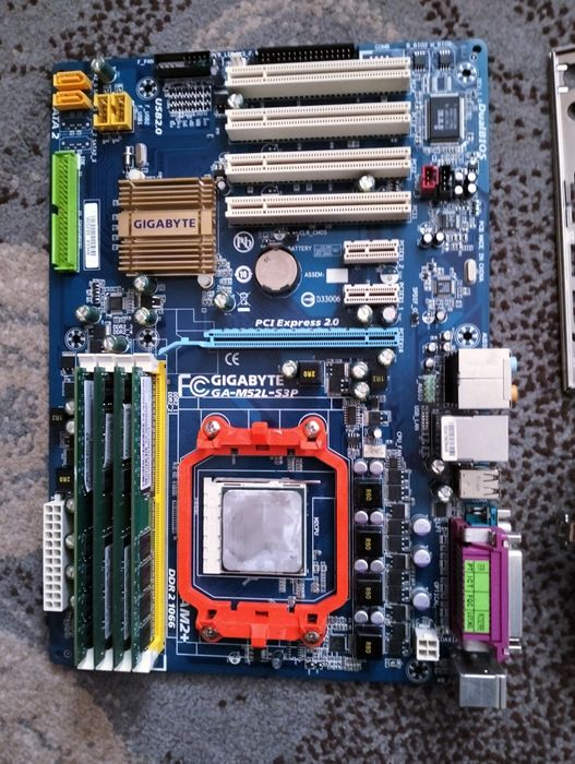 Материнська плата