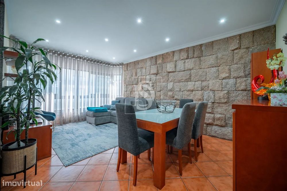 T2 Renovado com Garagem em Urgezes – Junto ao Centro de Guimarães! — Urgezes, Braga