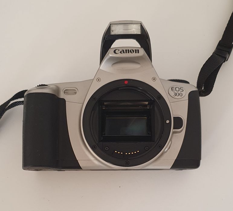 Câmara EOS 300 analógica NOVA com bolsa original incluída.