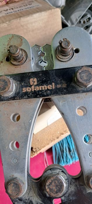 Diverso material eléctrico