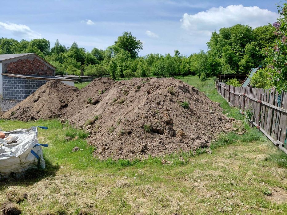 Oddam za darmo około 200 ton czarnej ziemi ogrodowej.