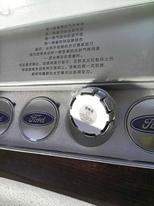 Светящиеся LED заглушки-колпачки для диска авто Ford mustang